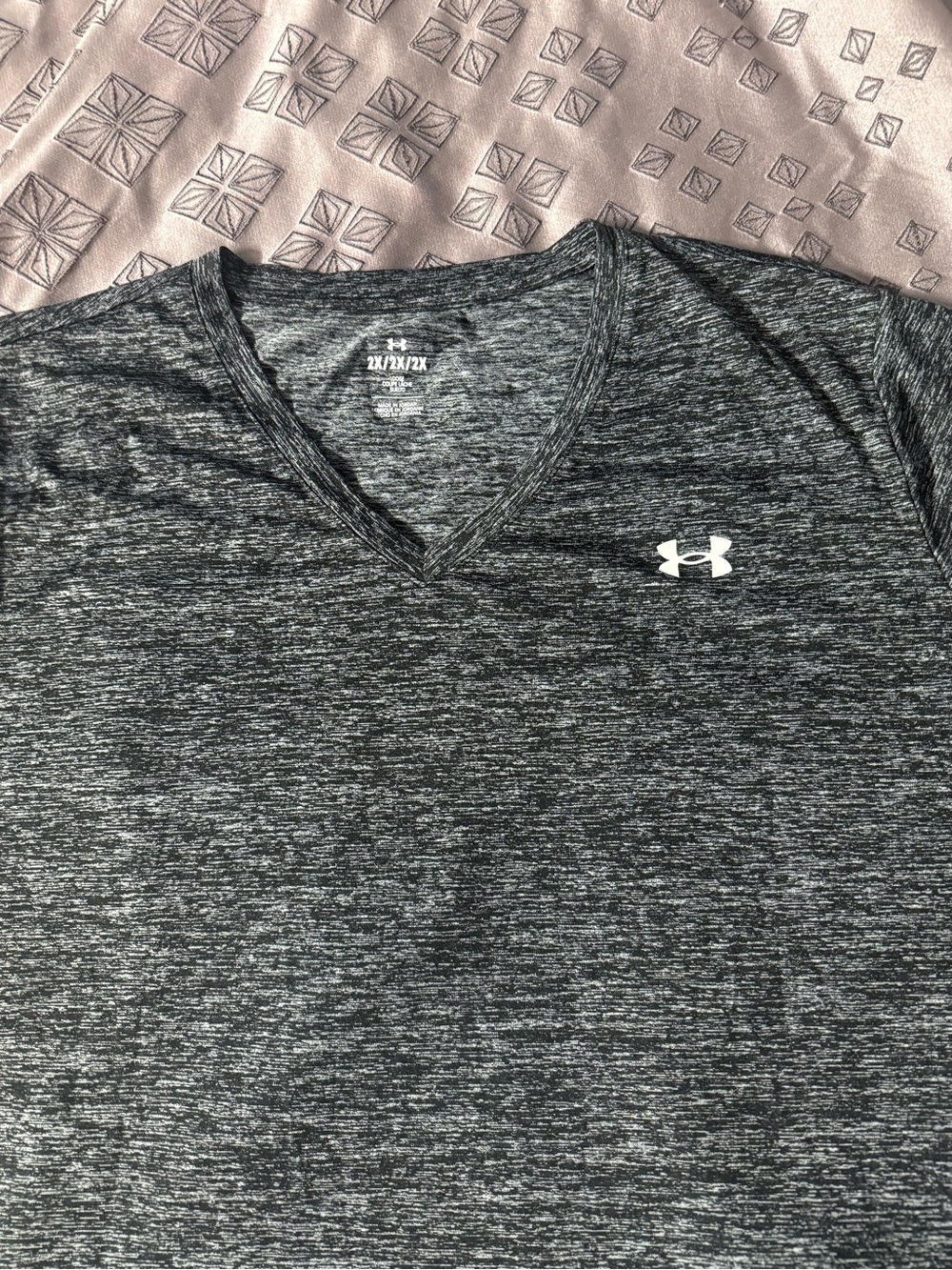 Under Armour Men’s Black Heather V-Neck Performance Tee